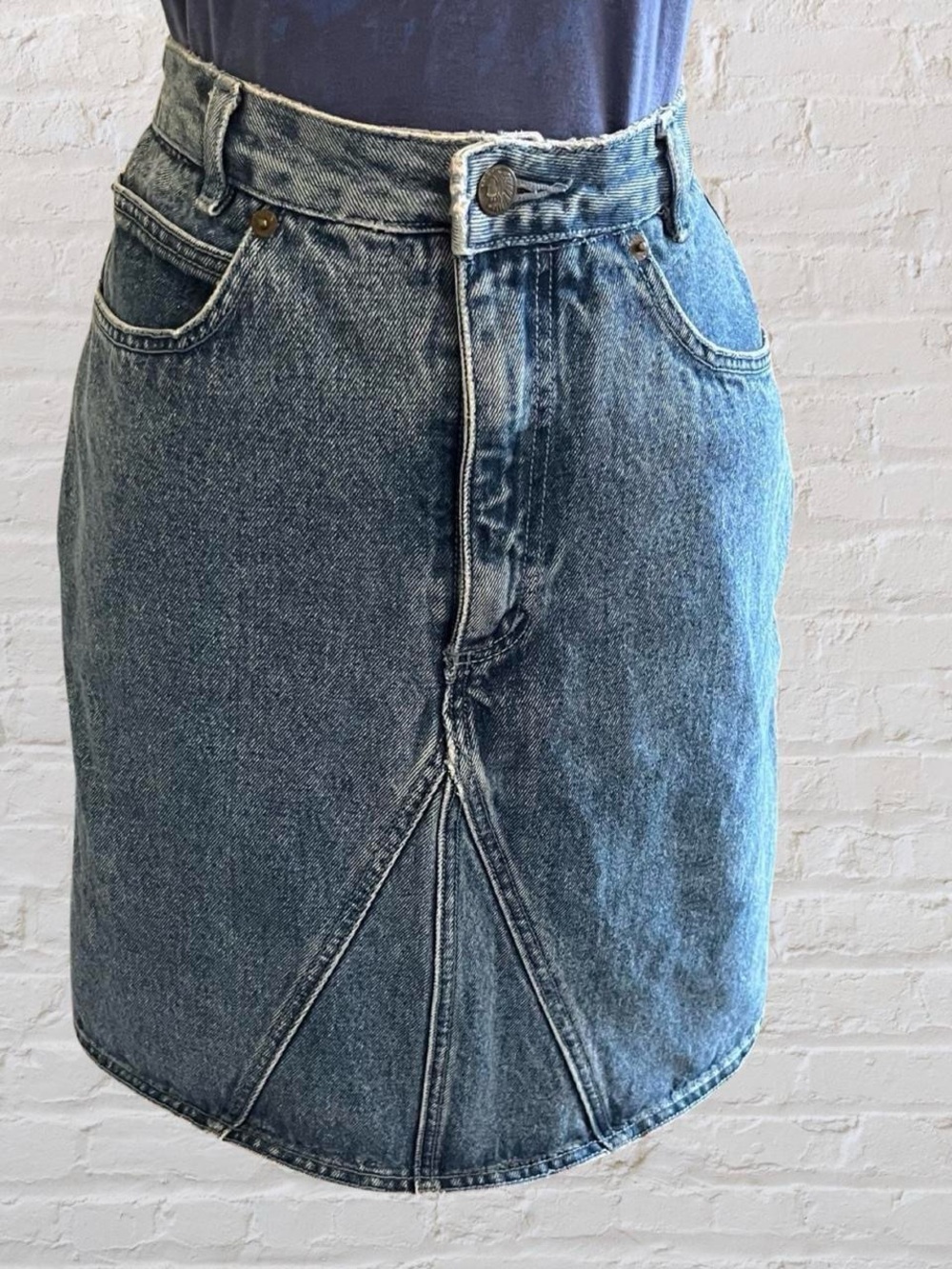 JEANJER medium wash Y2K jean skirt with triangular details